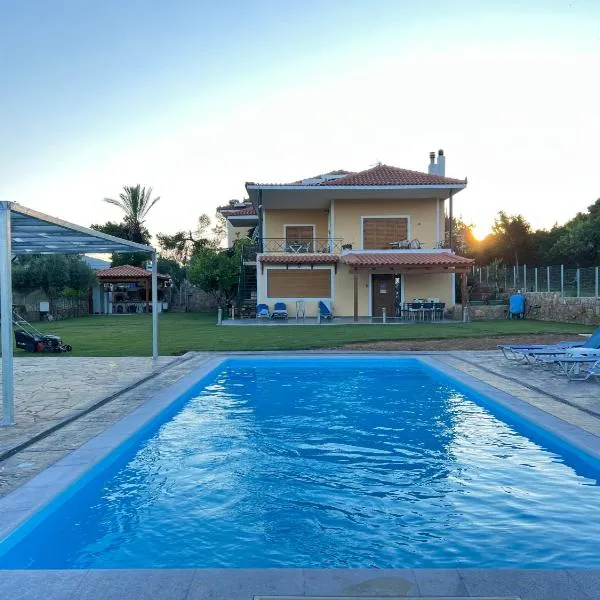 Athens Countryside resort with pool，位于帕利尼的酒店