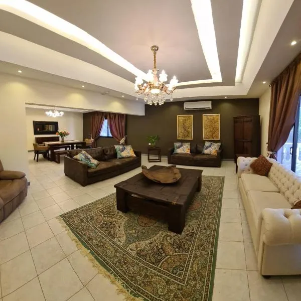 Luxury holiday villas in Bahrain for Families，位于萨拉克的酒店