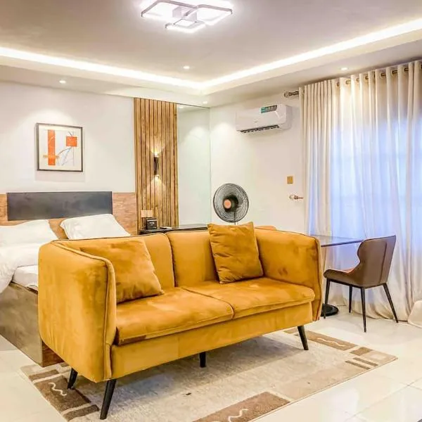 Beautiful Studio -3 mins walk to the Beach，位于拉各斯的酒店