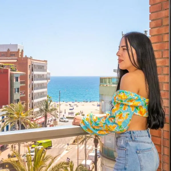 Marina Beach Apartaments - Sea views in the heart of Lloret，位于罗列特海岸的酒店