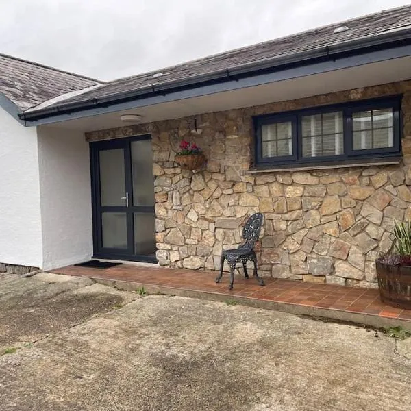 Spacious 1 bed bungalow located on a Gower Sheep Farm，位于奥克斯威奇的酒店