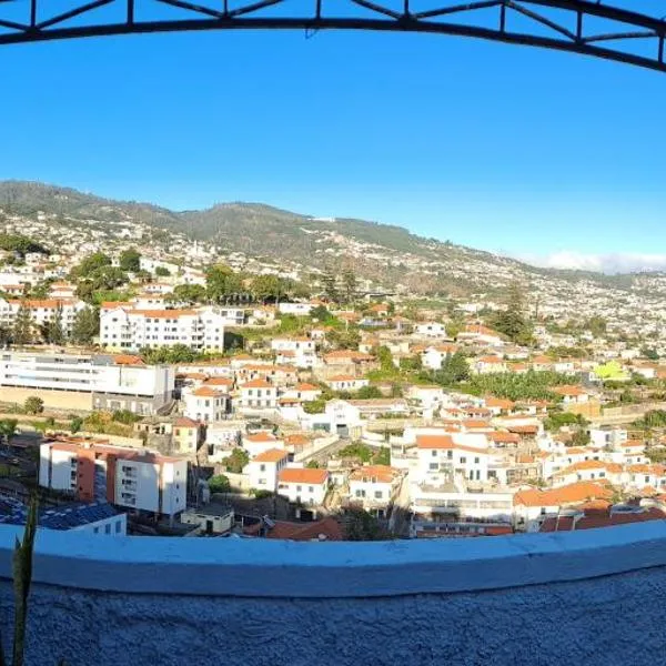 Chalé Funchal - City view，位于卡马查的酒店