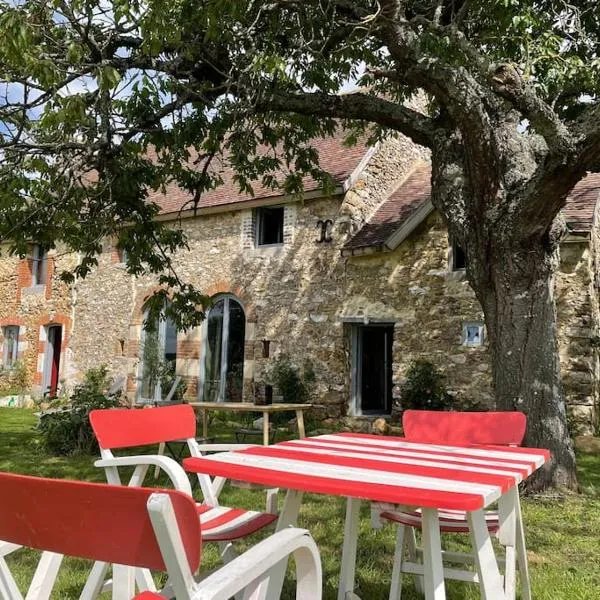 Maison avec vue imprenable，位于Villaines-la-Gonais的酒店