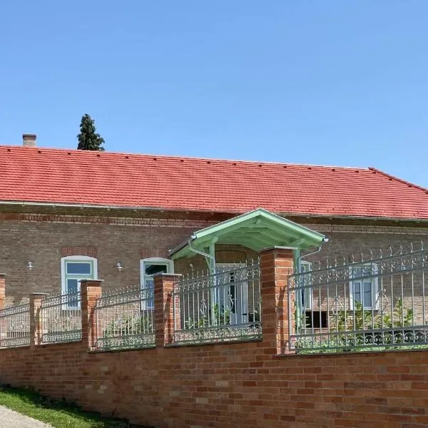 Kira Panzió，位于Somogyvár的酒店