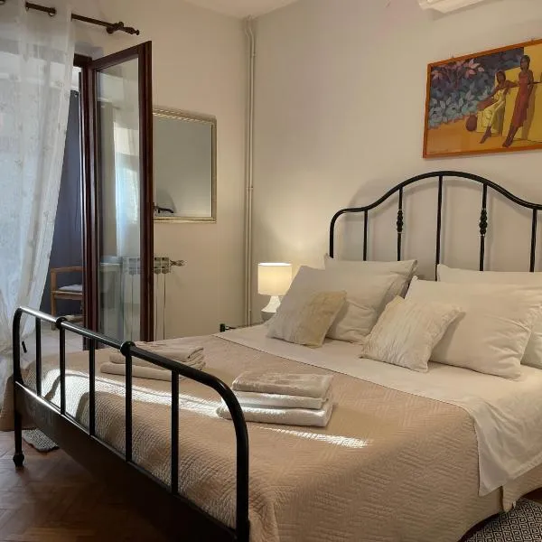 Studio apartment with swimming pool，位于耶尔萨的酒店