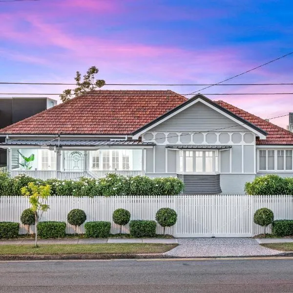 Evandale, 1920’s Historic ,Stunning and Modern home with amazing City views，位于布里斯班的酒店