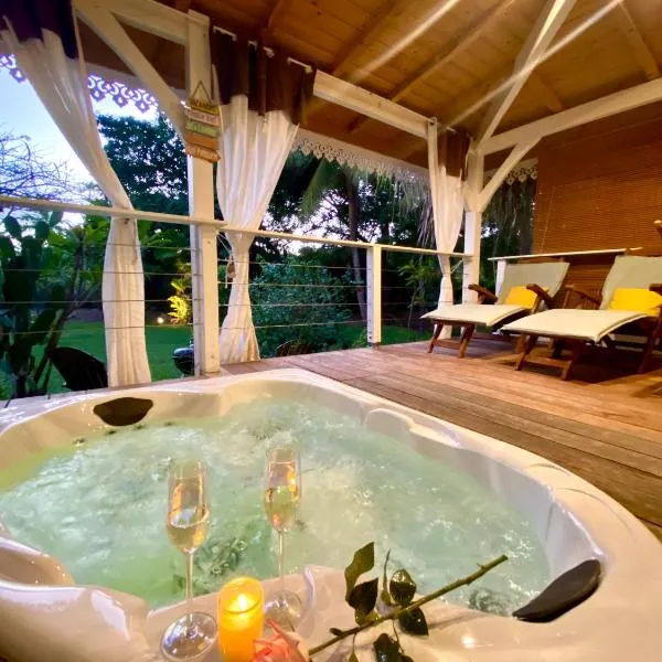 Villa Gaïa - Bungalow Ti-Zen et son jacuzzi niché dans un jardin tropical, séjour en amoureux，位于勒迪亚芒的酒店