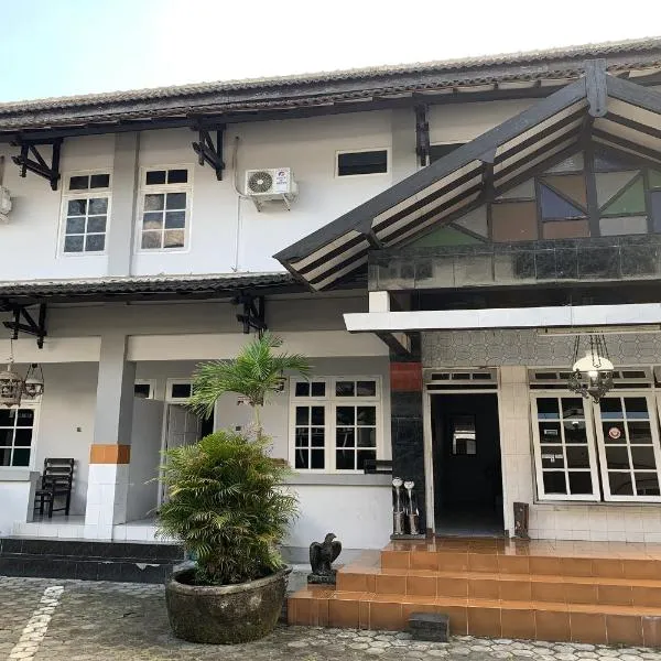 Hotel Merak Indah，位于Boyolali的酒店