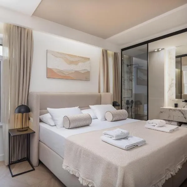 Luxury rooms Le Prestige Few Minutes from Split's Iconic Waterfront，位于斯普利特的酒店