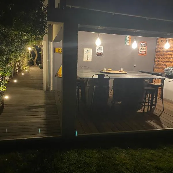 Maison de ville 5 chambres, piscine，位于瓦朗斯门的酒店