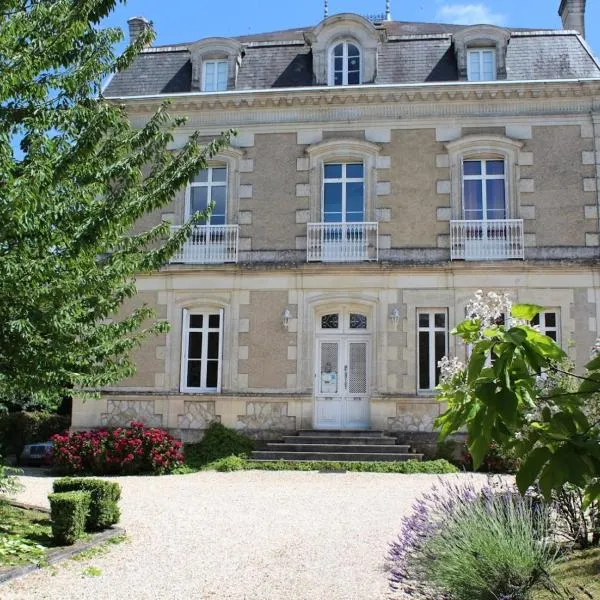 Le Jardin Umal，位于Bussac-Forêt的酒店