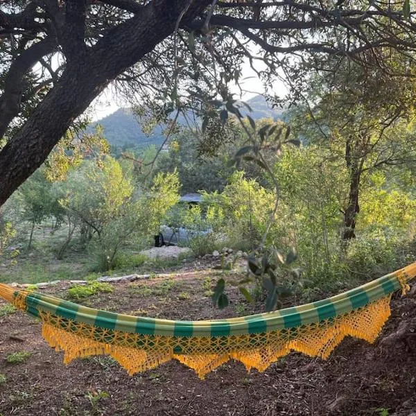 Cruz de Caña "La Casa del Río"，位于Cruz de Caña的酒店