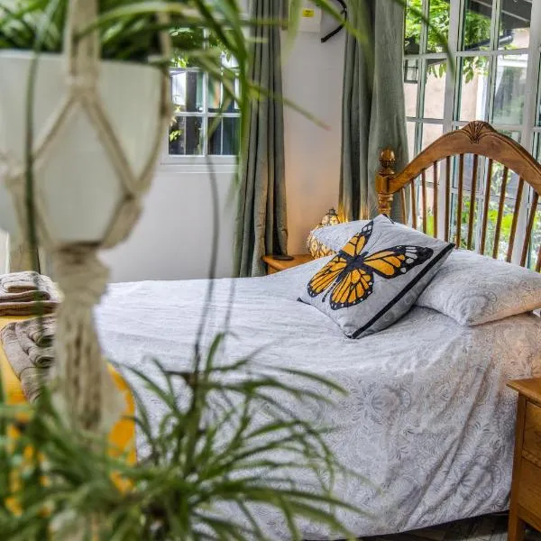 Cozy Garden Studio，位于Williton的酒店