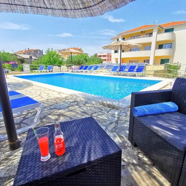 Apartments CVITA HOLIDAY - Villa NATALI，位于罗戈兹尼察的酒店