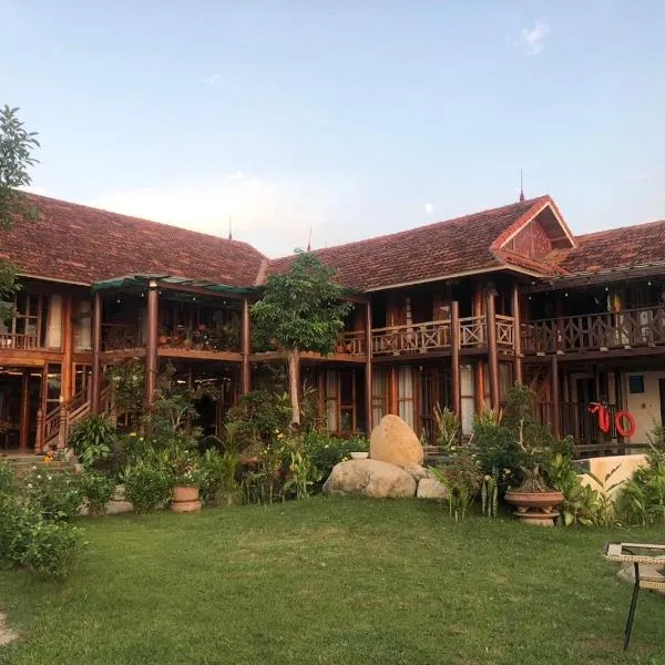 Wooden Homestay Đại Lải，位于Thanh Cao的酒店