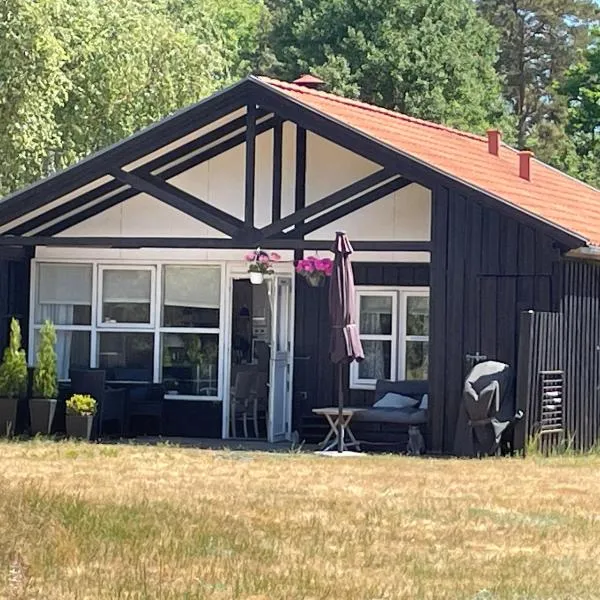 Charmerende sommerhus - 200 m fra stranden，位于博托比的酒店