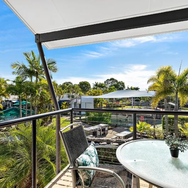 Sun Drenched Unit in Noosaville，位于努萨维尔的酒店