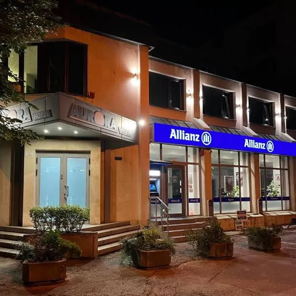 Хотел АВРОРА，位于米内拉尔尼巴尼的酒店