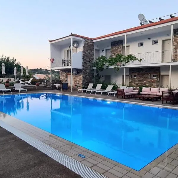 内莱德斯酒店，位于Aghios Petros Alonissos的酒店