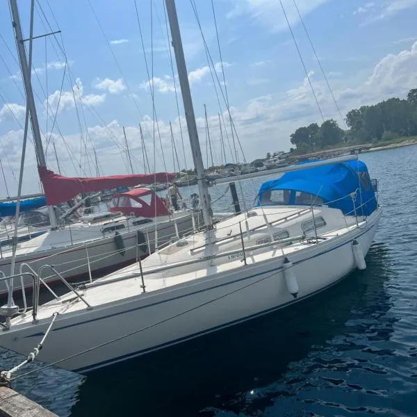 Sailboat Amber，位于卡尔斯港的酒店
