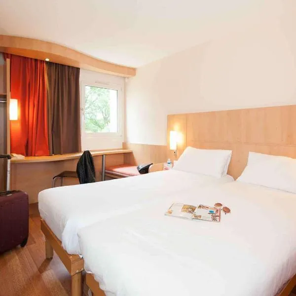 宜必思阿瓦隆酒店，位于Saint-Brancher的酒店