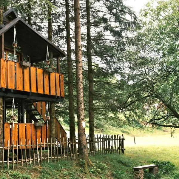 Treehouse KUPARI Nacionalni park Risnjak，位于Tršće的酒店