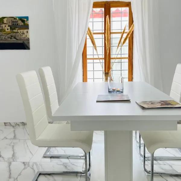 Dear John，位于伊兹拉的酒店