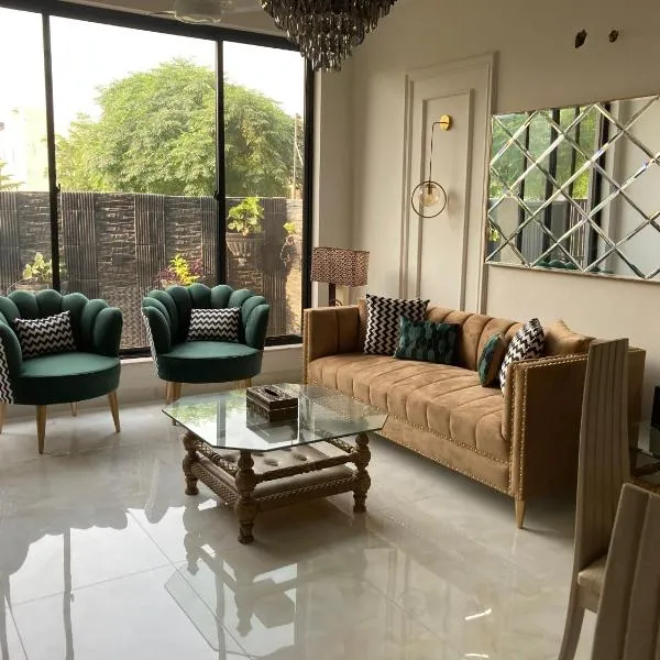 Homey Stays - 3 Bedroom Holiday Home - DHA，位于拉合尔的酒店