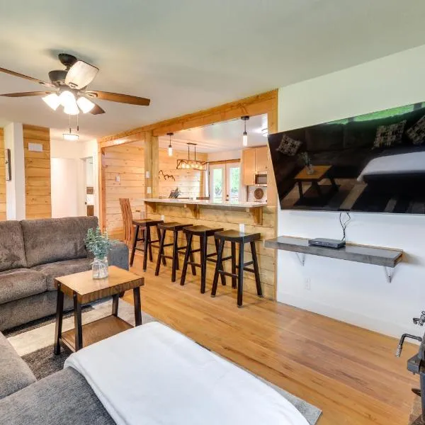 Teton Valley Getaway Fenced Yard, Grill，位于阿什顿的酒店