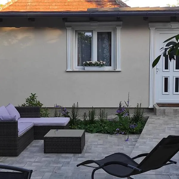 Garden Home，位于Tárnok的酒店