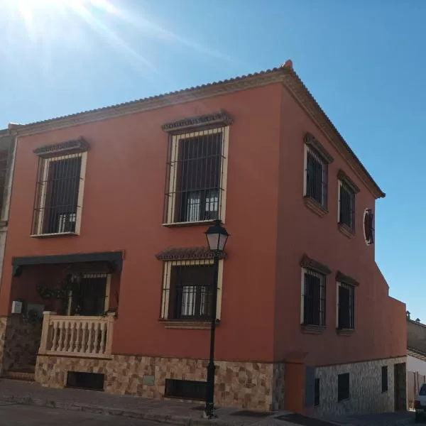 Casa El Albero (Torcal-Caminito del Rey)，位于拉霍亚的酒店