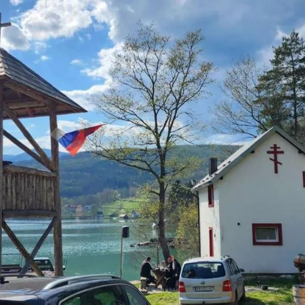 Dušanov Zaliv - Perućac，位于Skelani的酒店