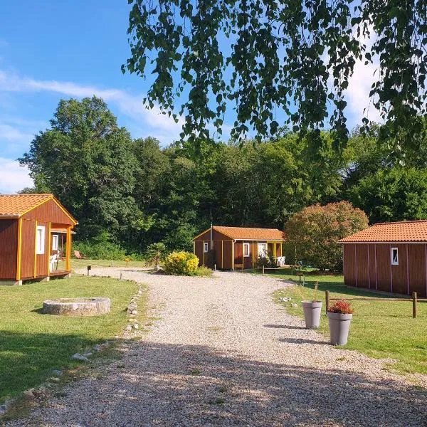 Les Chalets du Quignon，位于Cernoy-en-Berry的酒店