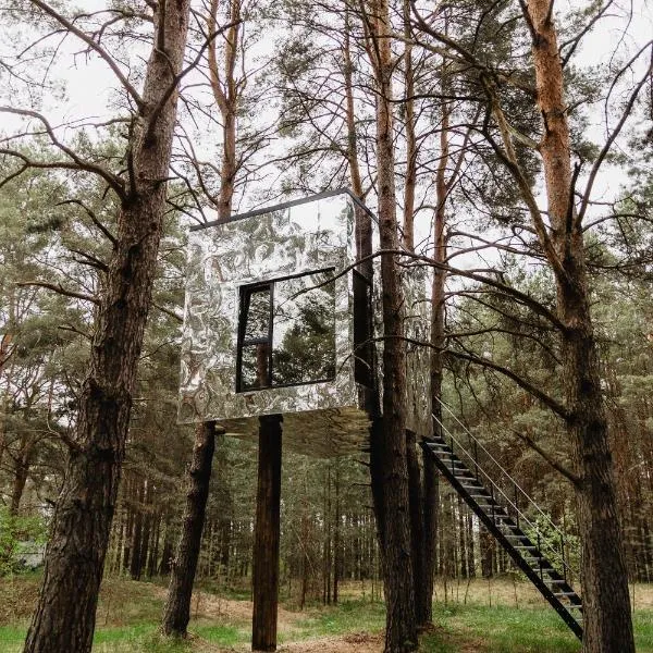 Treehouse Virš Bedugnės，位于Gudeliai的酒店