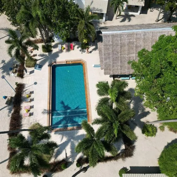 Lime N Soda Beachfront Resort，位于通萨拉的酒店