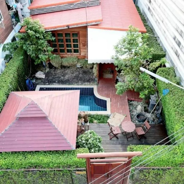 Aran Cottage Ngamwongwan The Pool Villa in japanese Garden，位于暖武里府的酒店