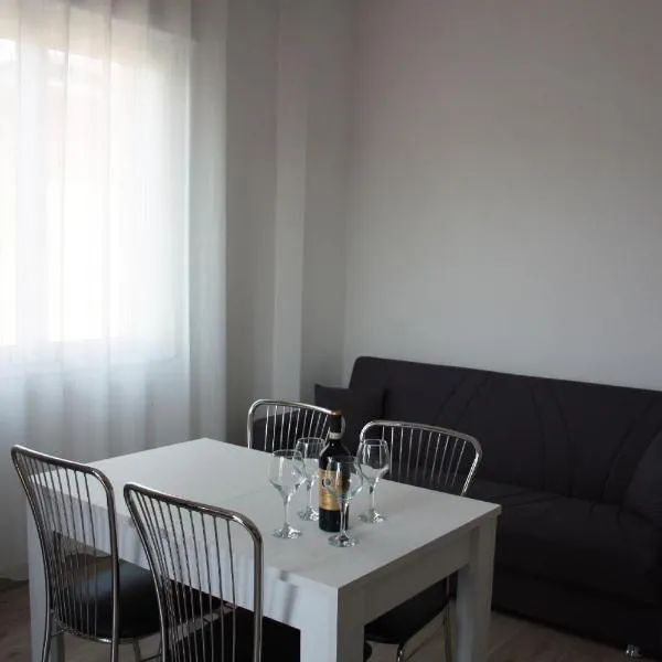 [Stazione] - Casa privata con veranda，位于Castel Gabbiano的酒店