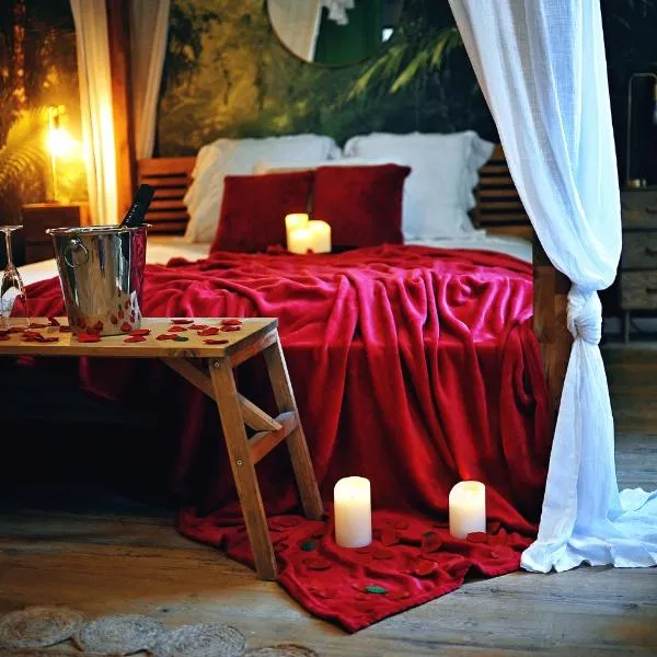 L'Evasion romantique en Amazonie, SPA, Écran cinéma, day use, Lit baldaquin，位于埃夫勒的酒店