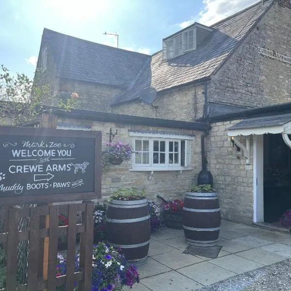 The Crewe Arms，位于Hinton in the Hedges的酒店