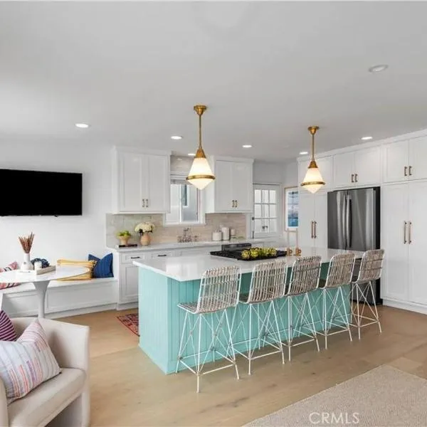 Amazing location! Luxurious beach cottage.Ocean views，位于曼哈顿海滩的酒店
