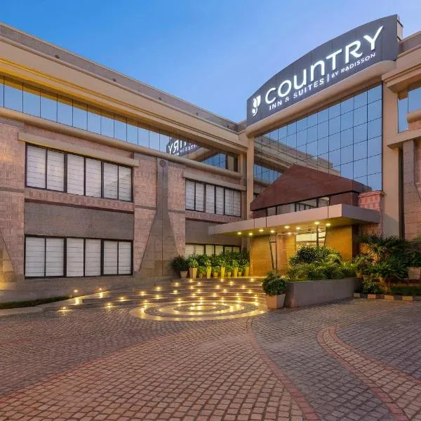 Country Inn & Suites By Radisson Jammu，位于贾姆穆的酒店