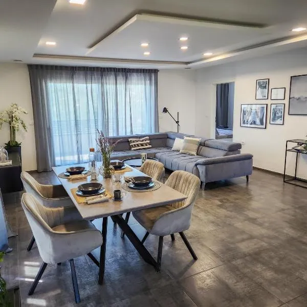 Villa Capris apartments，位于科佩尔的酒店