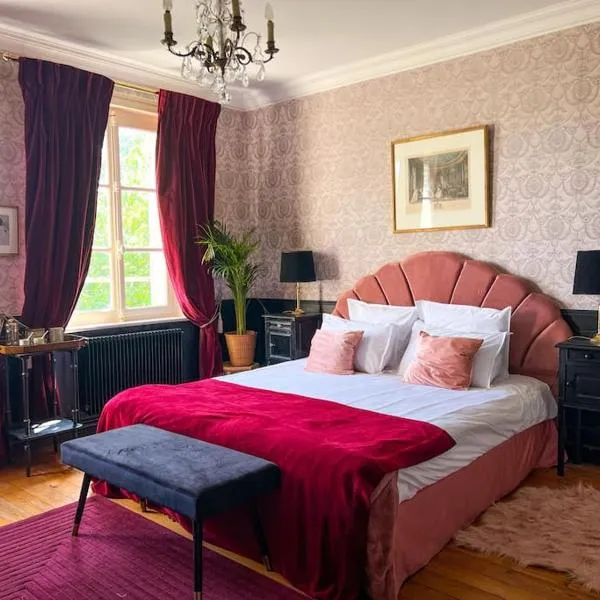 Chambre d'hôtes au Château Le Bas Bleu, Sarah Bernhardt，位于Cahon的酒店