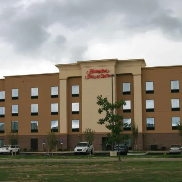 克利夫兰门托希尔顿恒庭旅馆&套房酒店，位于Painesville的酒店
