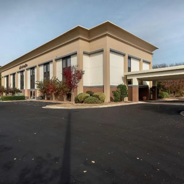 康默斯希尔顿恒庭酒店，位于科默斯的酒店