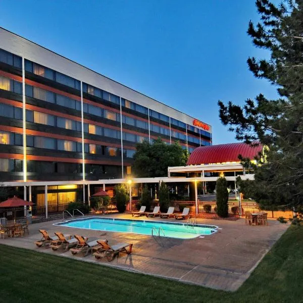 西丹佛联邦中心希尔顿恒庭酒店，位于埃弗格林的酒店