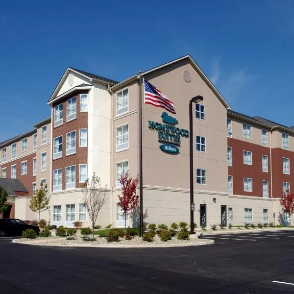 印第安纳波利斯市西北希尔顿惠庭套房酒店，位于Zionsville的酒店