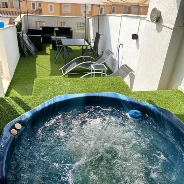 luxury homes penthouse Private jacuzzi vera Beach,garrucha,mojacar，位于维拉的酒店