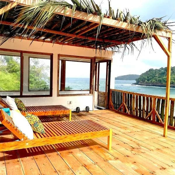 Infinity-house with direct access to the beach，位于Água Izé的酒店