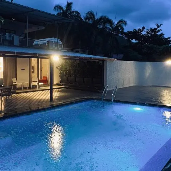 Jumbo Sapphire Luxe,2BHK Chalet with Private Pool & Jacuzzi，位于Malavli的酒店